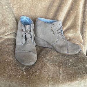 Tom’s Suede Grey Wedges- 8